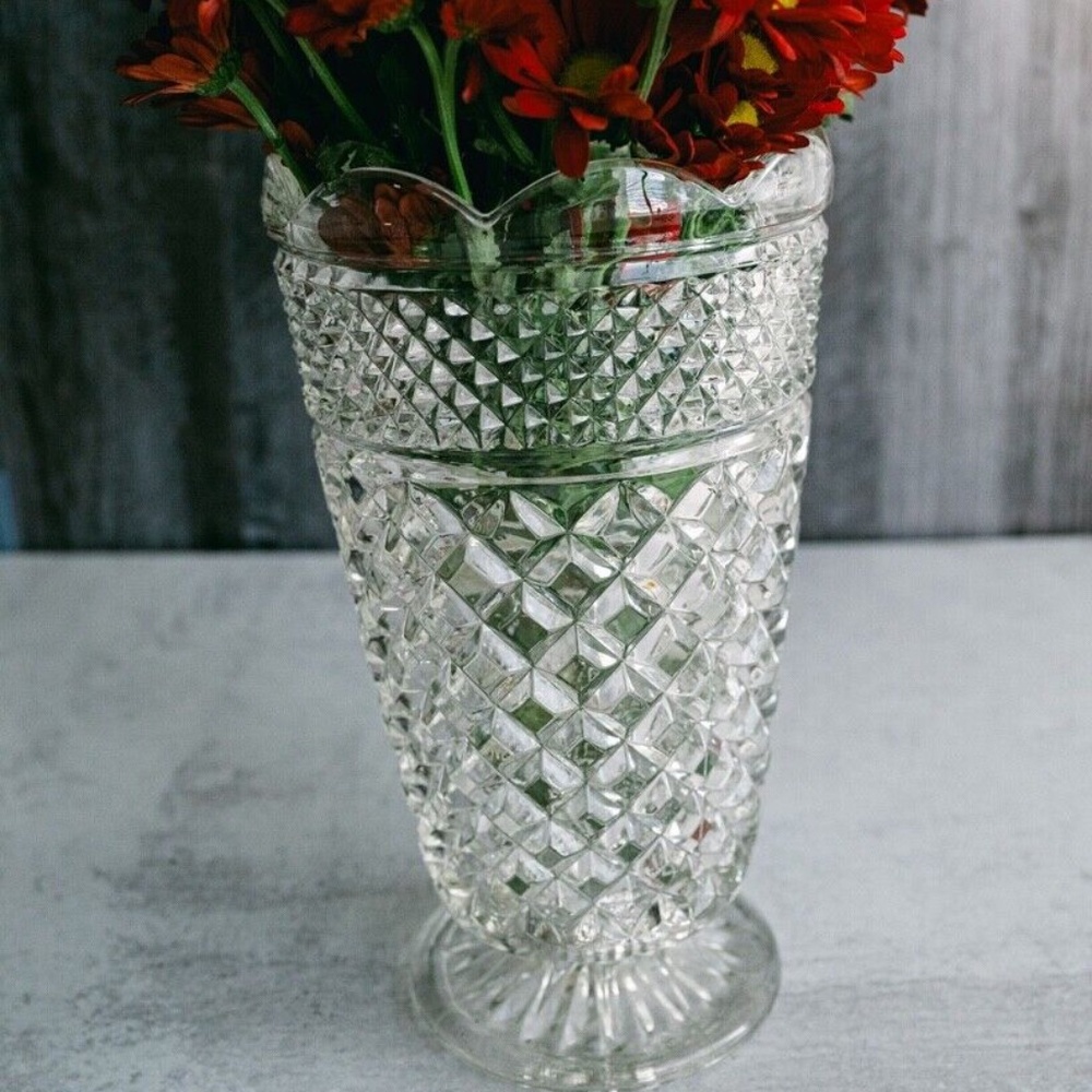 Vintage MCM Wexford footed vase scalloped rim 10' tall